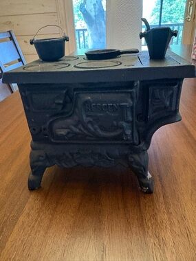 oven Cast Iron Toy Stove in Black for dolls